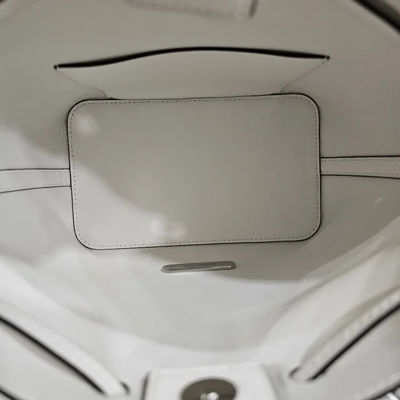 🤍NEW Bundle Michael Kors Eden MD Bucket Bag & Jet Set Travel Wallet Optic White - Picture 9 of 13